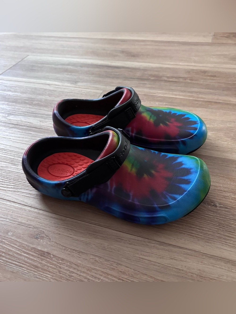 Crocs Bistro Pro LiteRide clogs women’s 9 tie dye